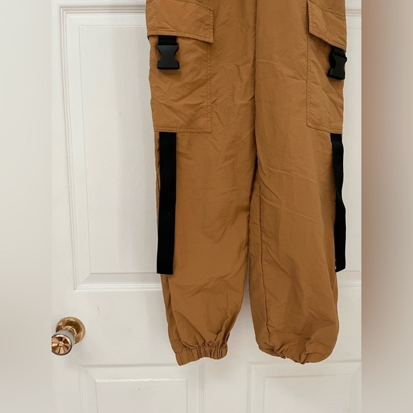 Forever 21  Release Belt Cargo Pants in size medium - Picture 5 of 6